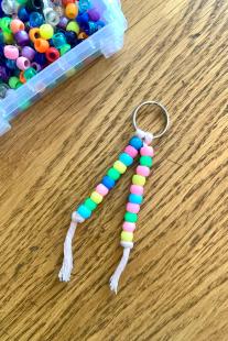 A keychain made of multicoloured pony beads 
